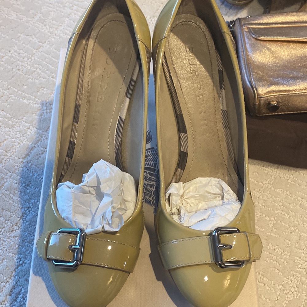 Burberry pumps